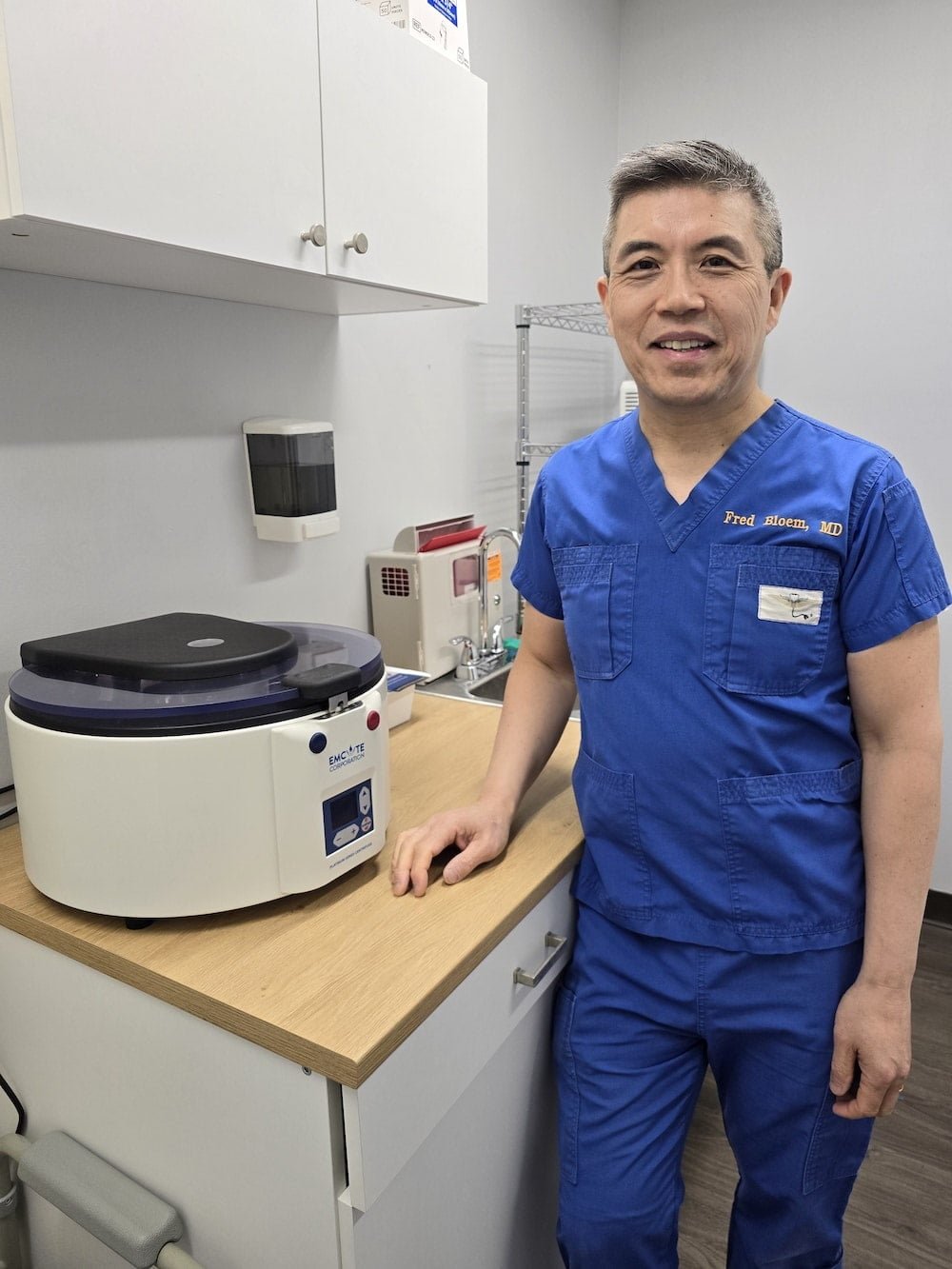 Dr. Fred Bloem administering Platelet-Rich Plasma therapy for regenerative medicine treatment.